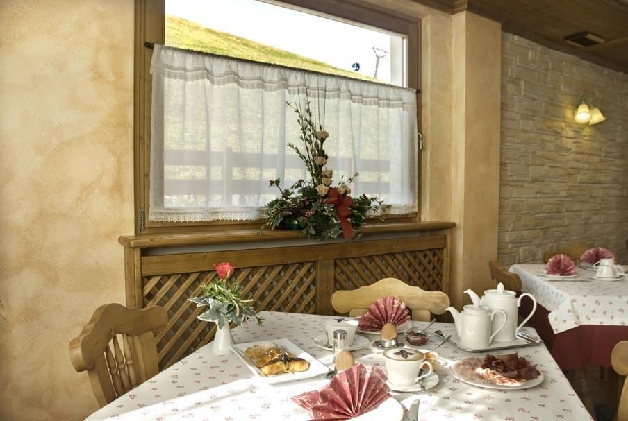 Hotel Costanza Mountain Holiday Livigno Exterior photo