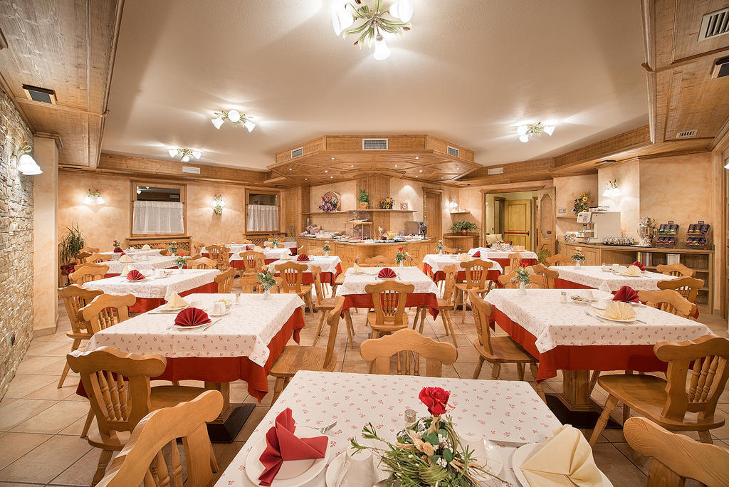 Hotel Costanza Mountain Holiday Livigno Exterior photo