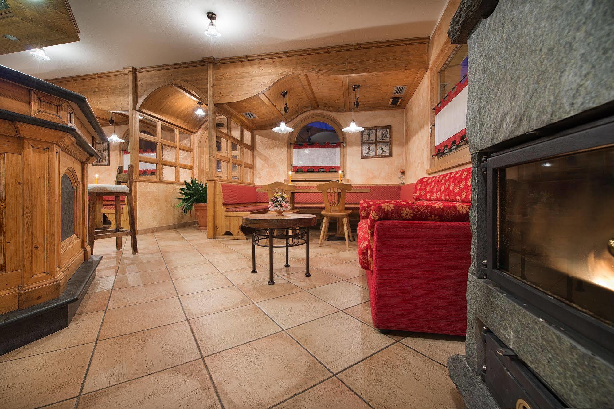 Hotel Costanza Mountain Holiday Livigno Exterior photo