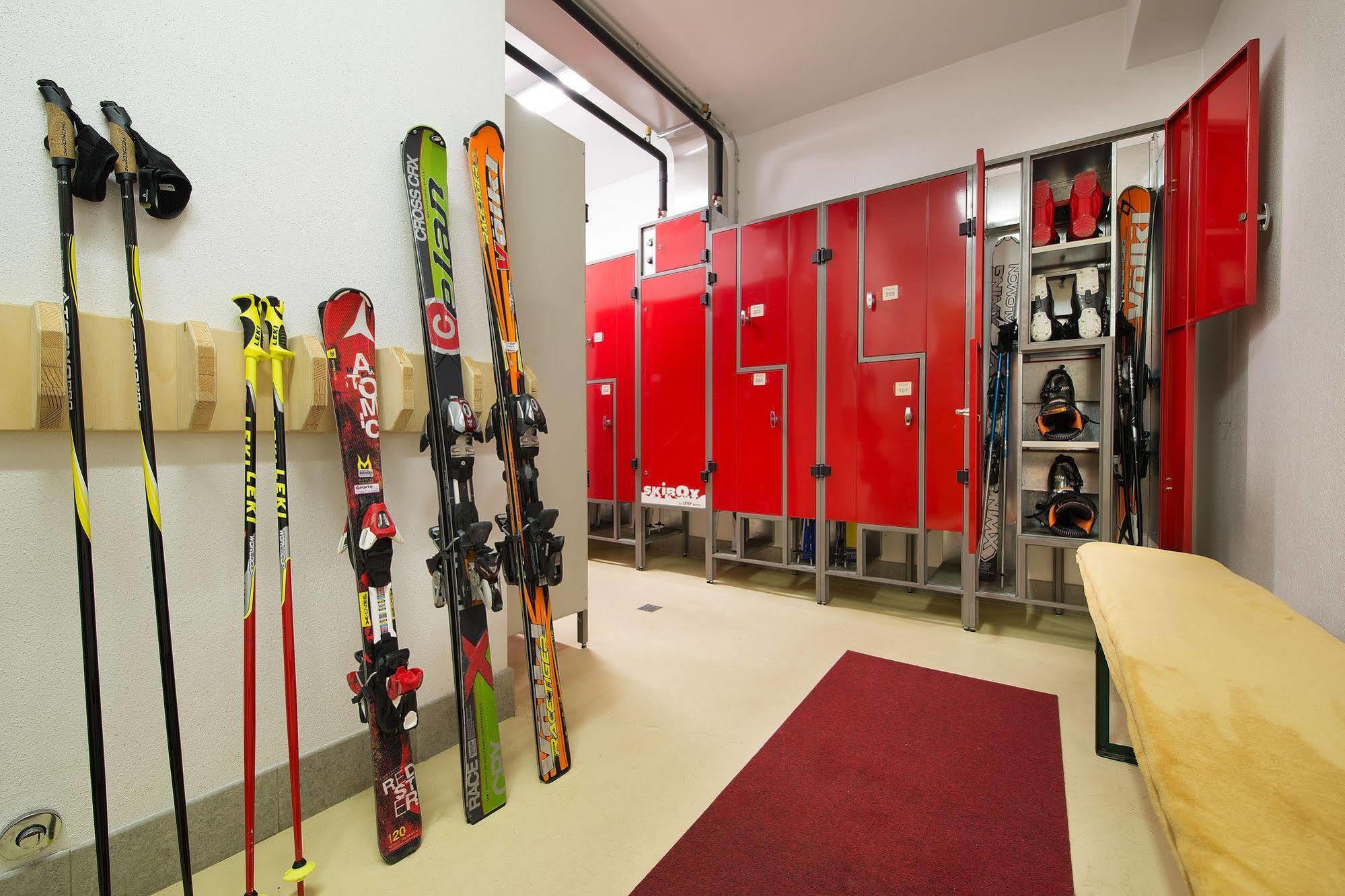 Hotel Costanza Mountain Holiday Livigno Exterior photo