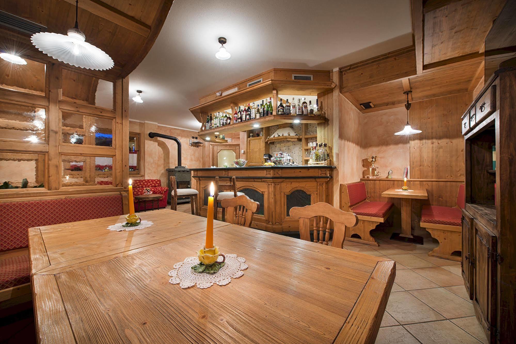 Hotel Costanza Mountain Holiday Livigno Exterior photo