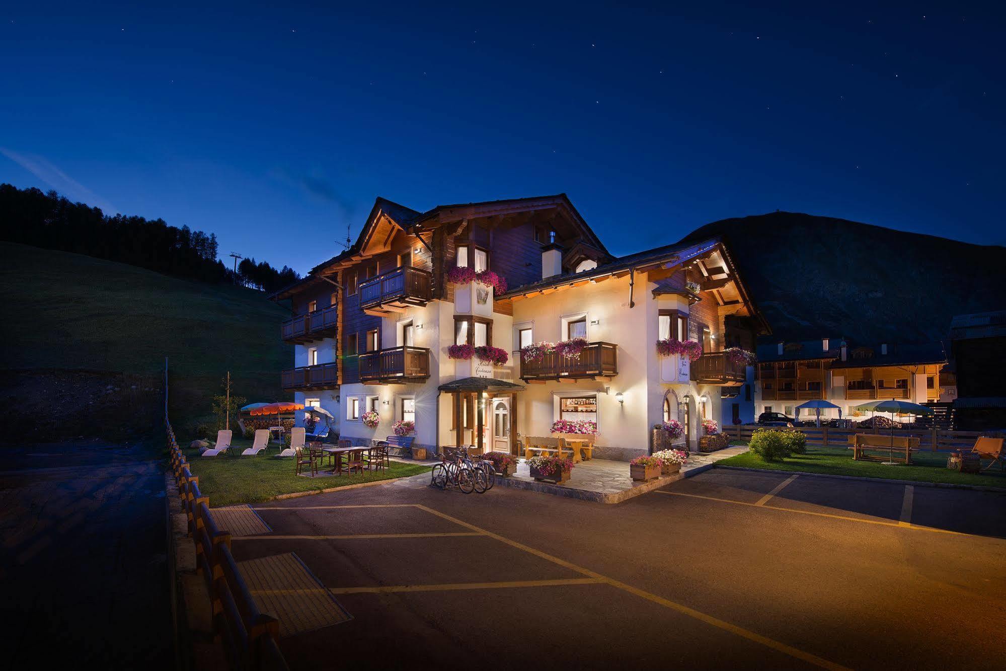Hotel Costanza Mountain Holiday Livigno Exterior photo